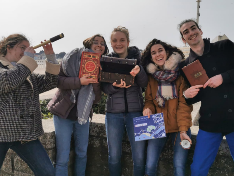 Un groupe joue avec Les Secrets