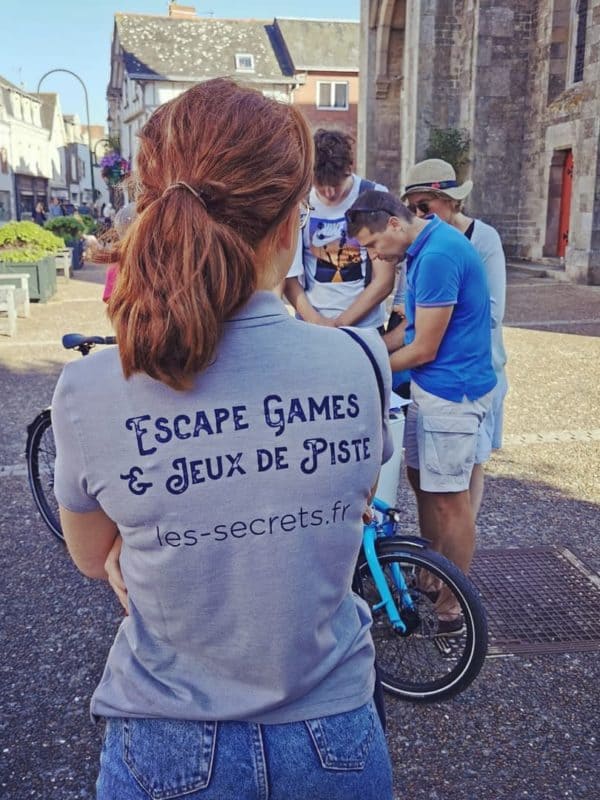 Une animatrice lance un escape game Les Secrets