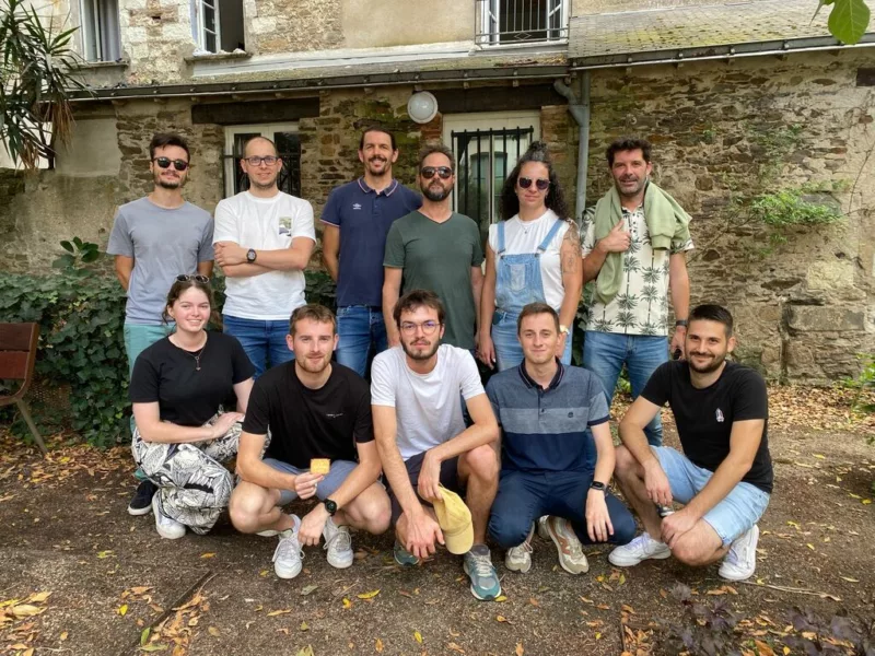 Photo d'équipe et séminaire à Nantes