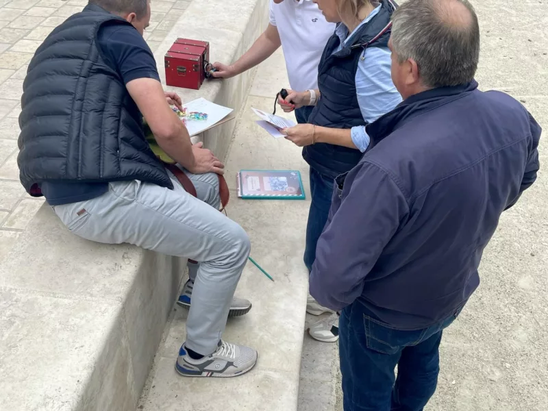 Entreprise à Moret sur Loing en train de jouer aux Secrets